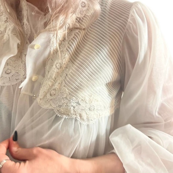 1960’s Mod Sheer White Peignoir Set Robe & Chemise, Small, Vintage Mid Century - Picture 7 of 8